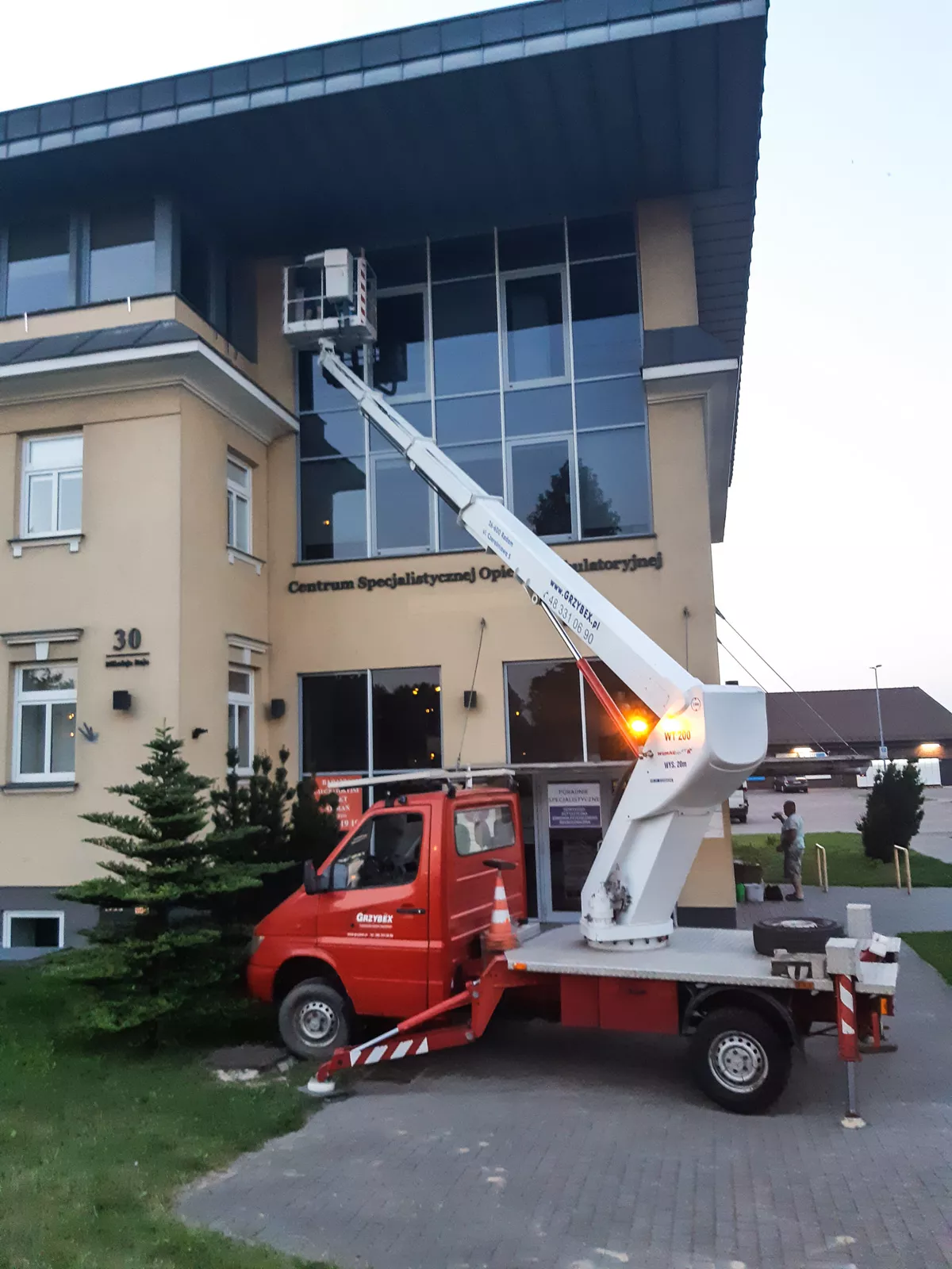 Prace zwyżką 20m - galeria