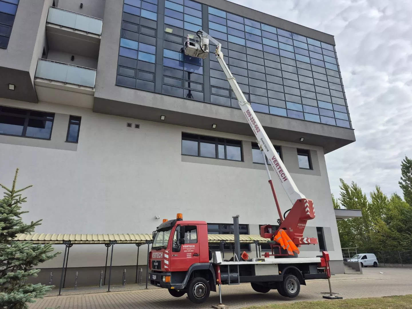 Podnośnik 25m - galeria prac